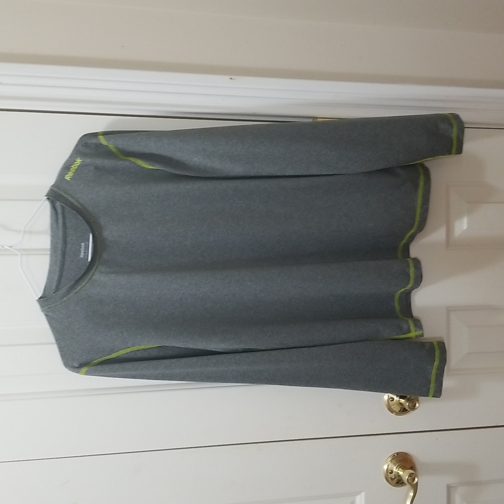 3/$15 Reebok gray play dry t-shirt sz XL